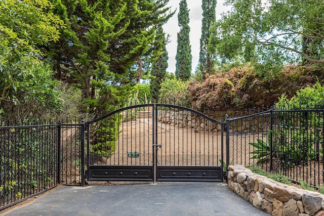 935 Arcady Rd, Santa Barbara, CA 93108 - view of gate featuring fence