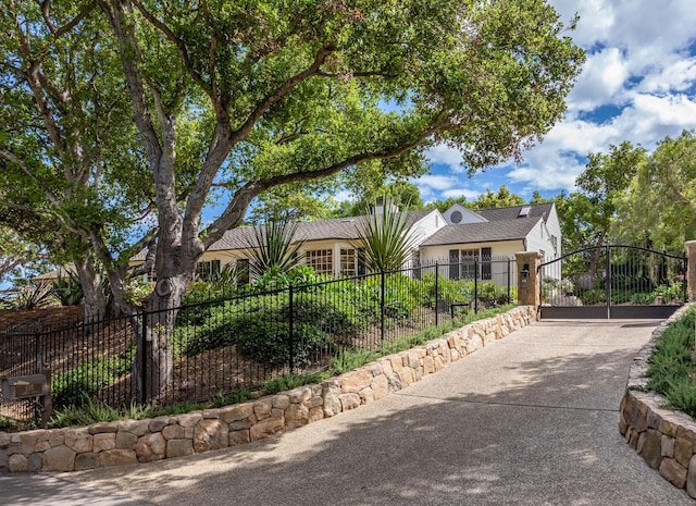 935 Arcady Rd, Santa Barbara, CA 93108 - view of front of home featuring a fenced front yard and a gate