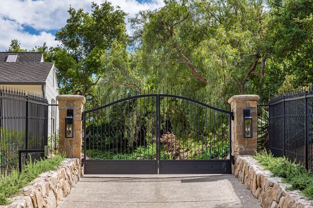 935 Arcady Rd, Santa Barbara, CA 93108 - view of gate featuring fence