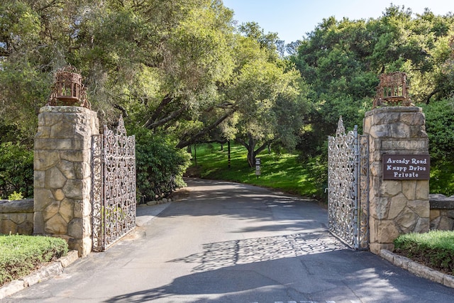 935 Arcady Rd, Santa Barbara, CA 93108 - view of gate