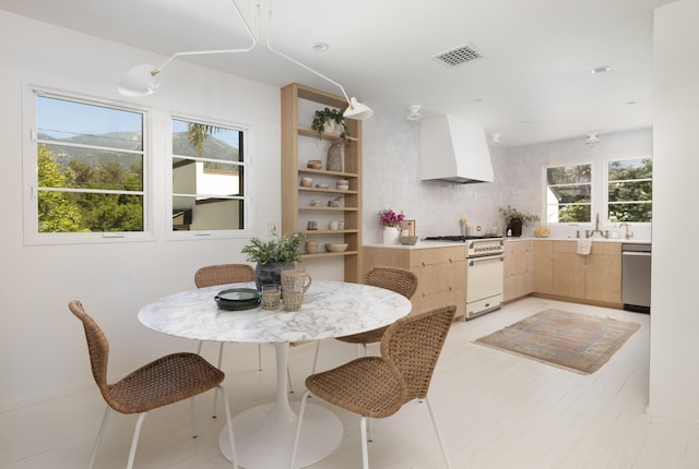 925 Chelham Way, Santa Barbara, CA 93108 - view of dining space