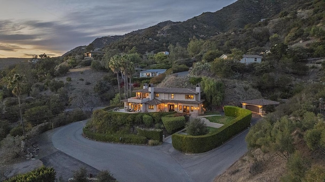 birds eye view of property featuring a mountain view