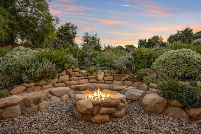 view of yard featuring an outdoor fire pit