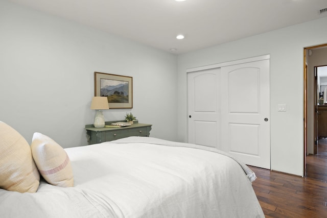 bedroom featuring a closet, dark wood-type flooring, visible vents, and recessed lighting