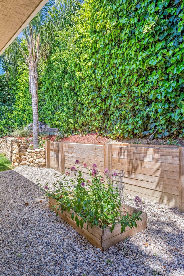 2760 Williams Way, Santa Barbara, CA 93105 - view of yard with fence and a vegetable garden