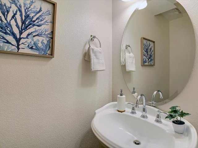 bathroom featuring a sink