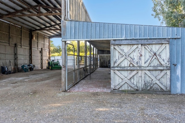 view of outdoor structure with an outbuilding and an exterior structure