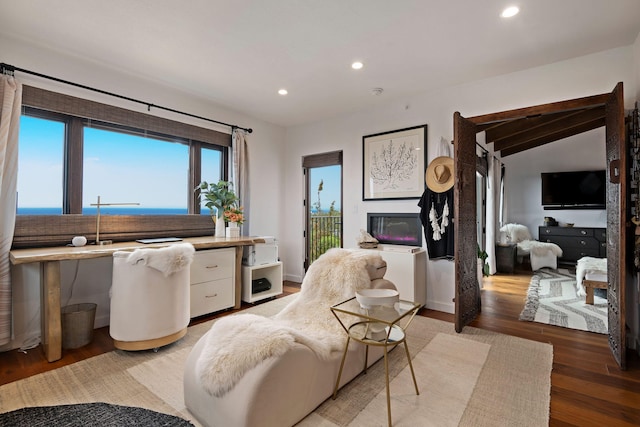 sitting room with recessed lighting and light wood finished floors
