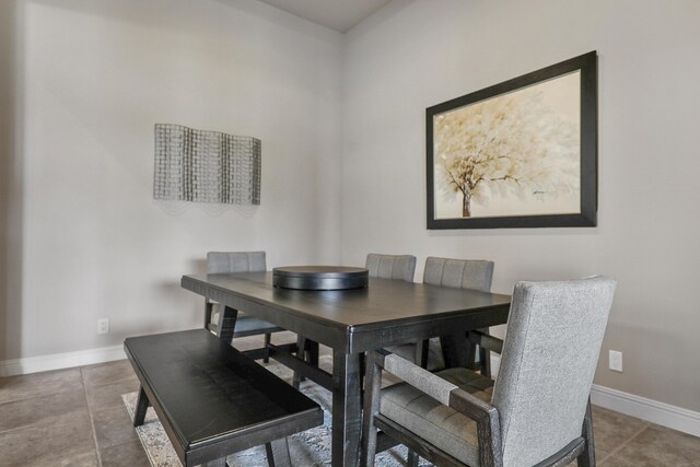 80220 Vía Tesoro, Tesoro, CA 92253 - dining area featuring baseboards and tile patterned flooring
