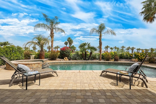 80220 Vía Tesoro, Tesoro, CA 92253 - view of swimming pool with a pool with connected hot tub and a patio area
