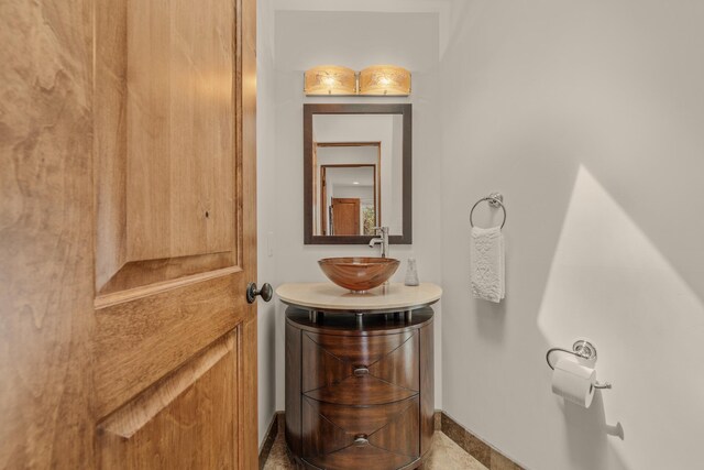 1158 Shelburn Ln, Ventura, CA 93001 - bathroom with baseboards and vanity
