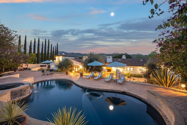 10971 Alto Ct, Oak View, CA 93022 - pool at dusk with a patio and a pool with connected hot tub