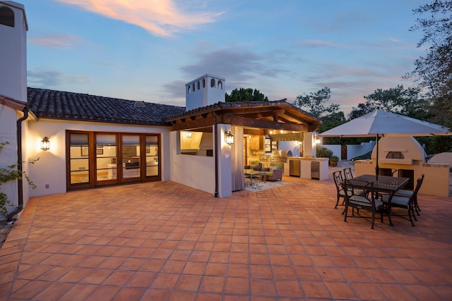 10971 Alto Ct, Oak View, CA 93022 - patio terrace at dusk featuring exterior kitchen and outdoor dining area