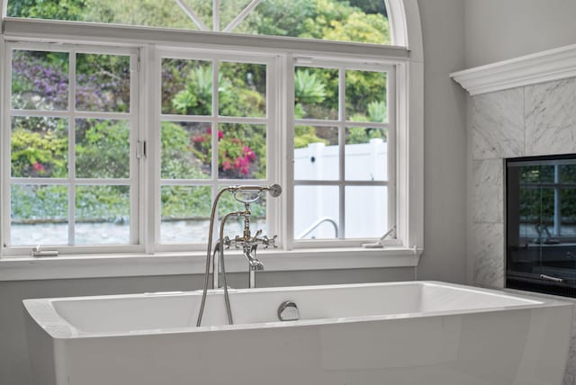 919 Aleeda Ln, Santa Barbara, CA 93108 - full bathroom featuring a sink and a freestanding bath