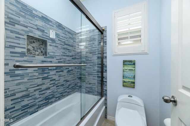 714 Nile River Dr, Oxnard, CA 93036 - full bathroom featuring toilet, bath / shower combo with glass door, and baseboards