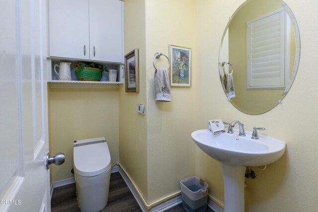 714 Nile River Dr, Oxnard, CA 93036 - bathroom with wood finished floors, toilet, baseboards, and a sink