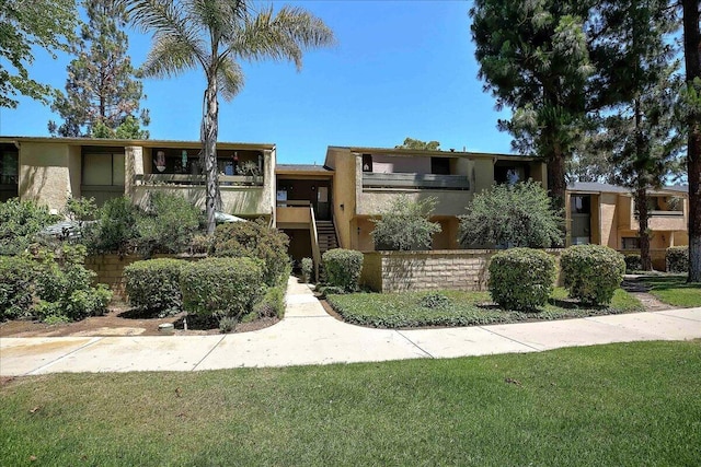232 Rosewood St, Ventura, CA 93001 - view of front facade with stucco siding, stairway, and a front yard