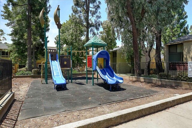 232 Rosewood St, Ventura, CA 93001 - communal playground featuring fence