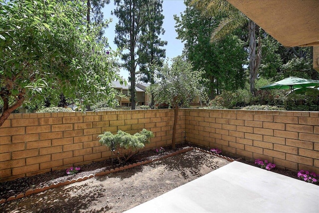 232 Rosewood St, Ventura, CA 93001 - view of patio / terrace with a fenced backyard