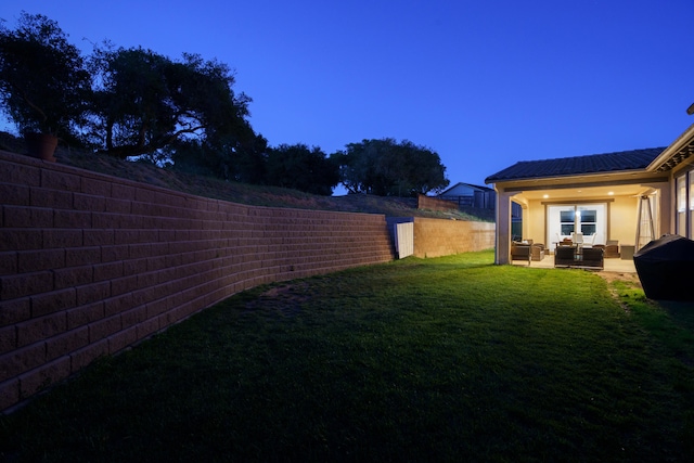 view of yard featuring outdoor lounge area and a patio area