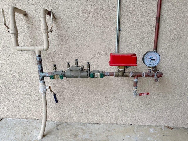 560 W Gonzales Rd, Oxnard, CA 93030 - detailed view of stucco siding