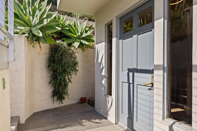 840 Cheltenham Rd, Santa Barbara, CA 93105 - entrance to property with stucco siding