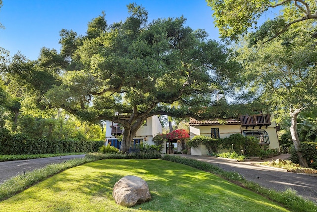 725 Ashley Rd, Montecito, CA 93108 - view of front of house featuring stucco siding and a front yard