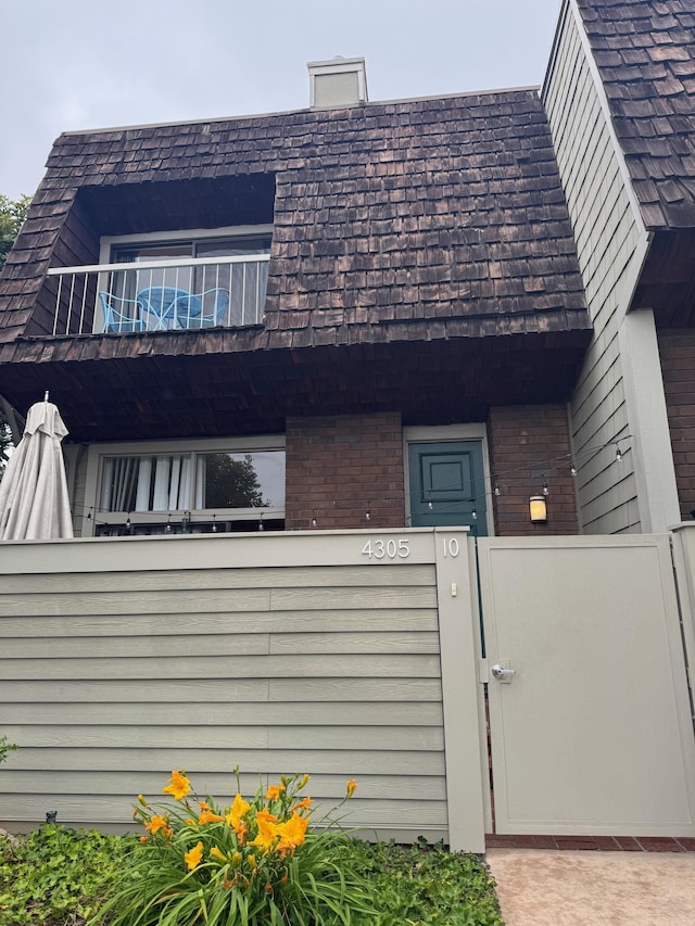 4305 Redwood Ave Unit 10, Los Angeles, CA 90292 - view of property exterior featuring a balcony and a gate