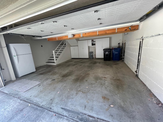 4305 Redwood Ave Unit 10, Los Angeles, CA 90292 - garage featuring freestanding refrigerator