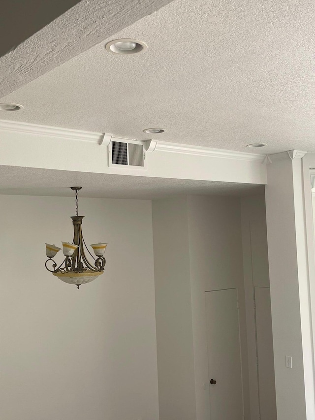 4305 Redwood Ave Unit 10, Los Angeles, CA 90292 - detailed view of a textured ceiling and ornamental molding
