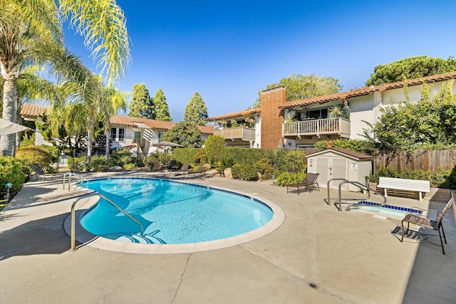 2648 State St Unit 32, Santa Barbara, CA 93105 - community pool with a patio area