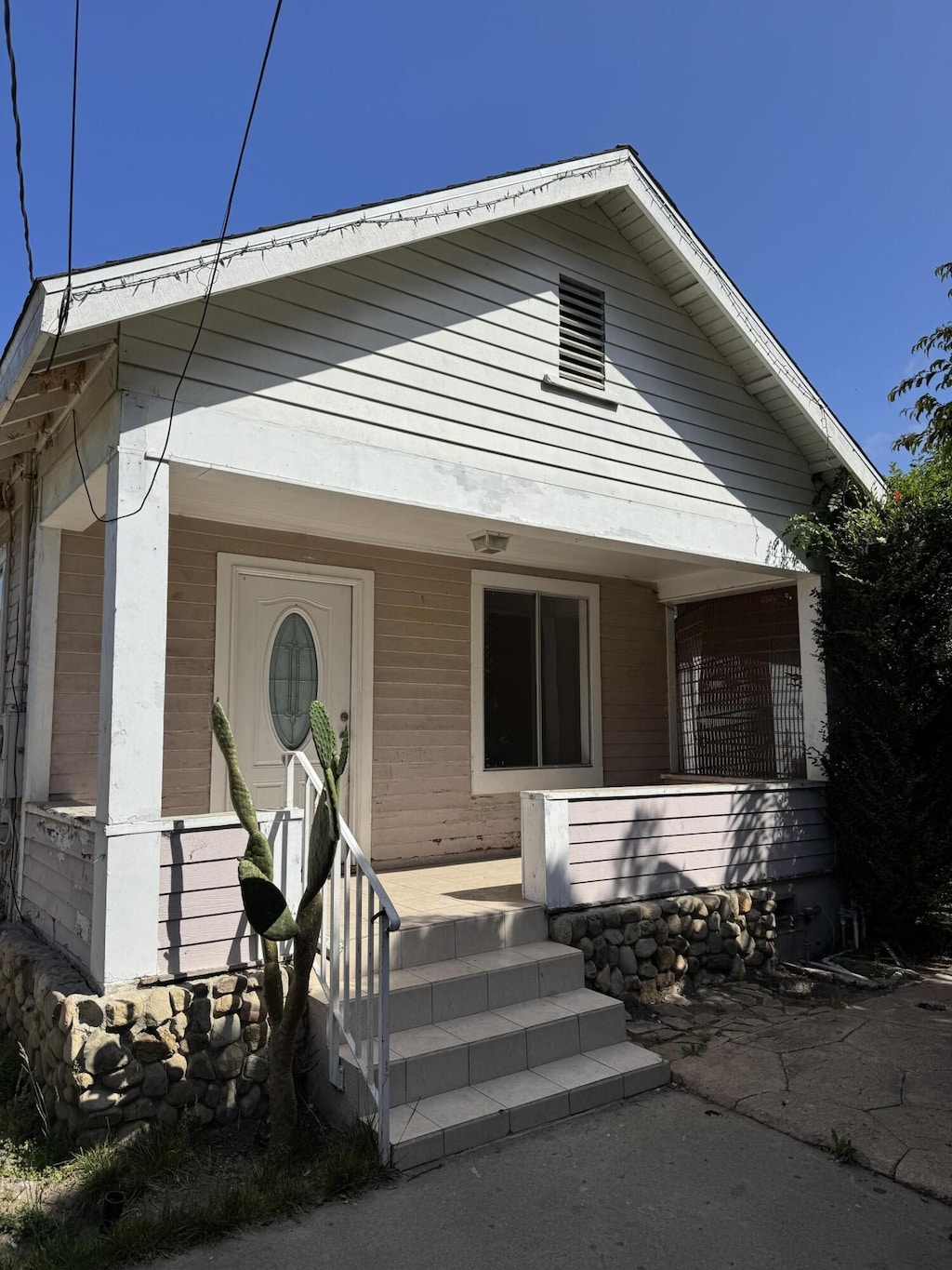 1319 Pitos St, Santa Barbara, CA 93103 - view of front of home featuring a porch