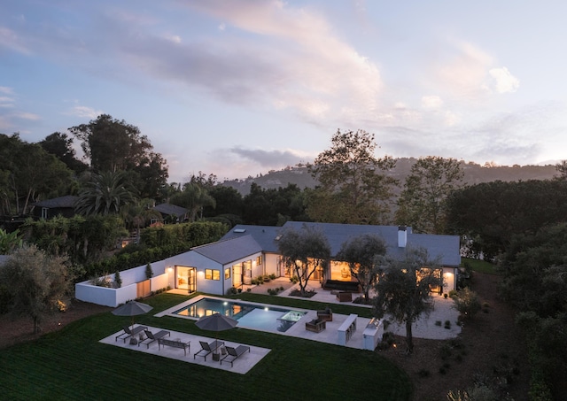 99 Sierra Vista Rd, Santa Barbara, CA 93108 - view of swimming pool featuring a patio, a lawn, and an infinity pool