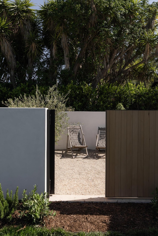 99 Sierra Vista Rd, Santa Barbara, CA 93108 - gate featuring a patio