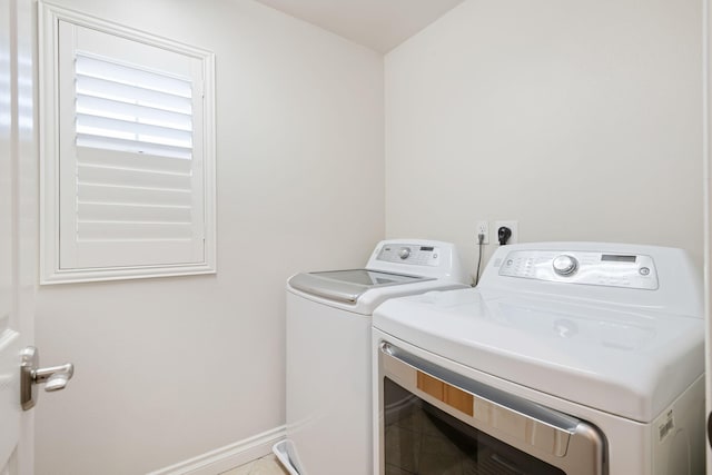 4538 Marrisa Way, Camarillo, CA 93012 - laundry area featuring separate washer and dryer and baseboards