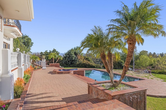 5287 N Creston Ln, Somis, CA 93066 - view of swimming pool with a patio and a pool with connected hot tub