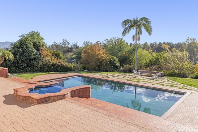 5287 N Creston Ln, Somis, CA 93066 - view of swimming pool featuring a patio area and a pool with connected hot tub