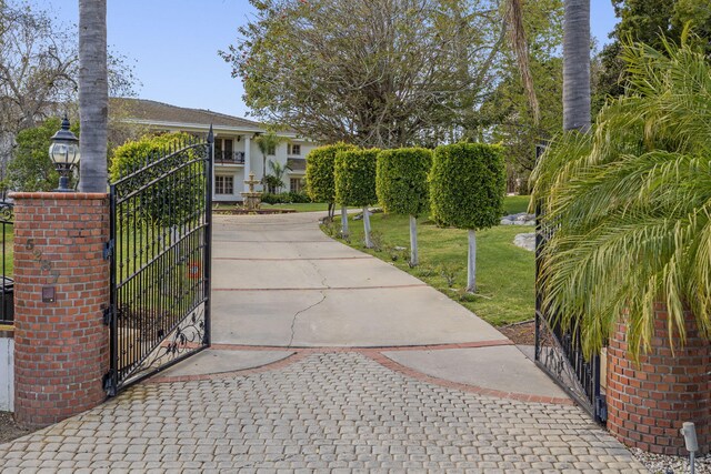 5287 N Creston Ln, Somis, CA 93066 - gate featuring a lawn