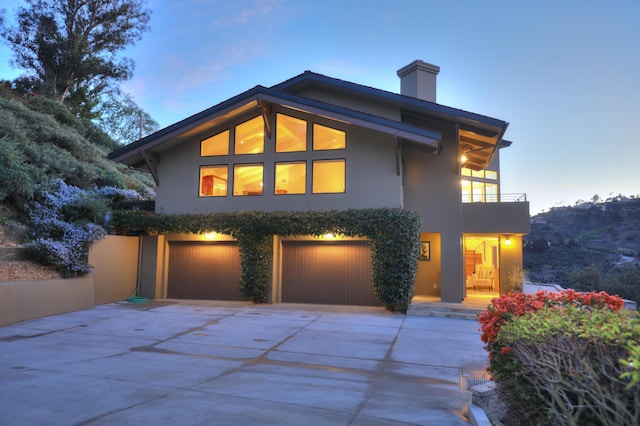 62 Canon View Rd, Montecito, CA 93108 - contemporary home featuring stucco siding, a garage, a balcony, and concrete driveway