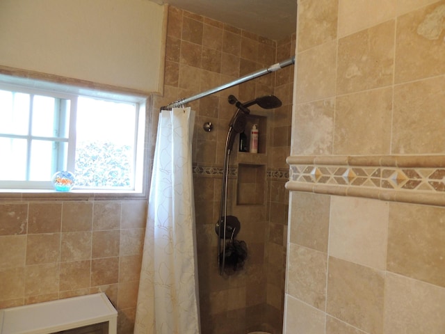 1307 San Andres St, Santa Barbara, CA 93101 - bathroom with a tile shower