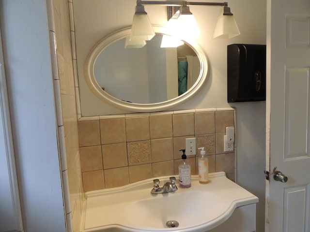 1307 San Andres St, Santa Barbara, CA 93101 - bathroom with a sink