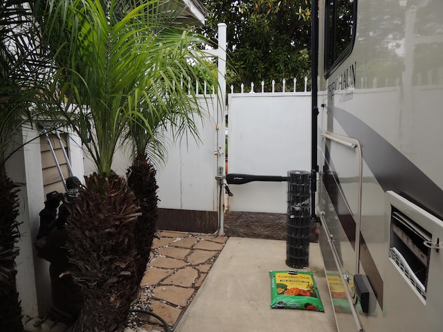 1307 San Andres St, Santa Barbara, CA 93101 - view of patio / terrace
