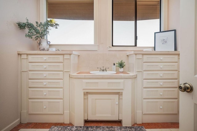1110 Deer Canyon Rd, Arroyo Grande, CA 93420 - bathroom with vanity