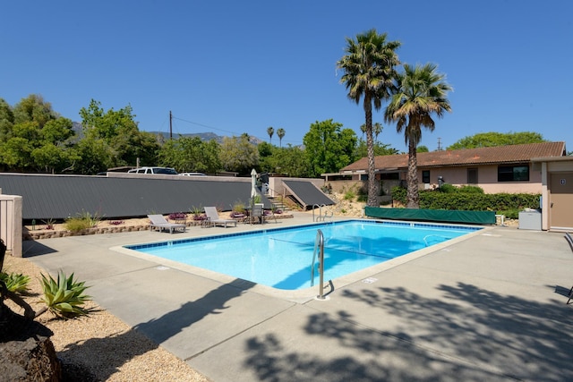 533 N La Cumbre Rd, Santa Barbara, CA 93110 - community pool with a patio
