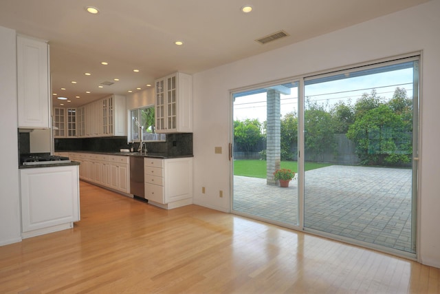 6231 Covington Way, Goleta, CA 93117 - kitchen with dark countertops, stainless steel appliances, light wood-type flooring, tasteful backsplash, and recessed lighting