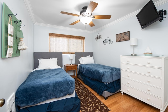 4975 Sandyland Rd Unit 302, Carpinteria, CA 93013 - bedroom featuring crown molding, light wood-type flooring, and ceiling fan