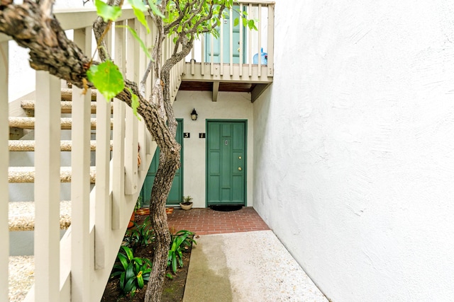 2624 State St # 1, Santa Barbara, CA 93105 - doorway to property featuring stucco siding