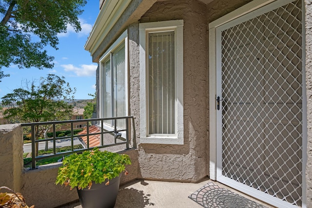 5965 Paseo Encantada, Camarillo, CA 93012 - property entrance featuring stucco siding and a balcony