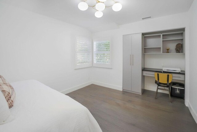 530 Ricardo Ave, Santa Barbara, CA 93109 - unfurnished bedroom with a chandelier, wood finished floors, baseboards, and a closet