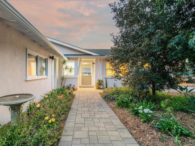 530 Ricardo Ave, Santa Barbara, CA 93109 - doorway to property with stucco siding